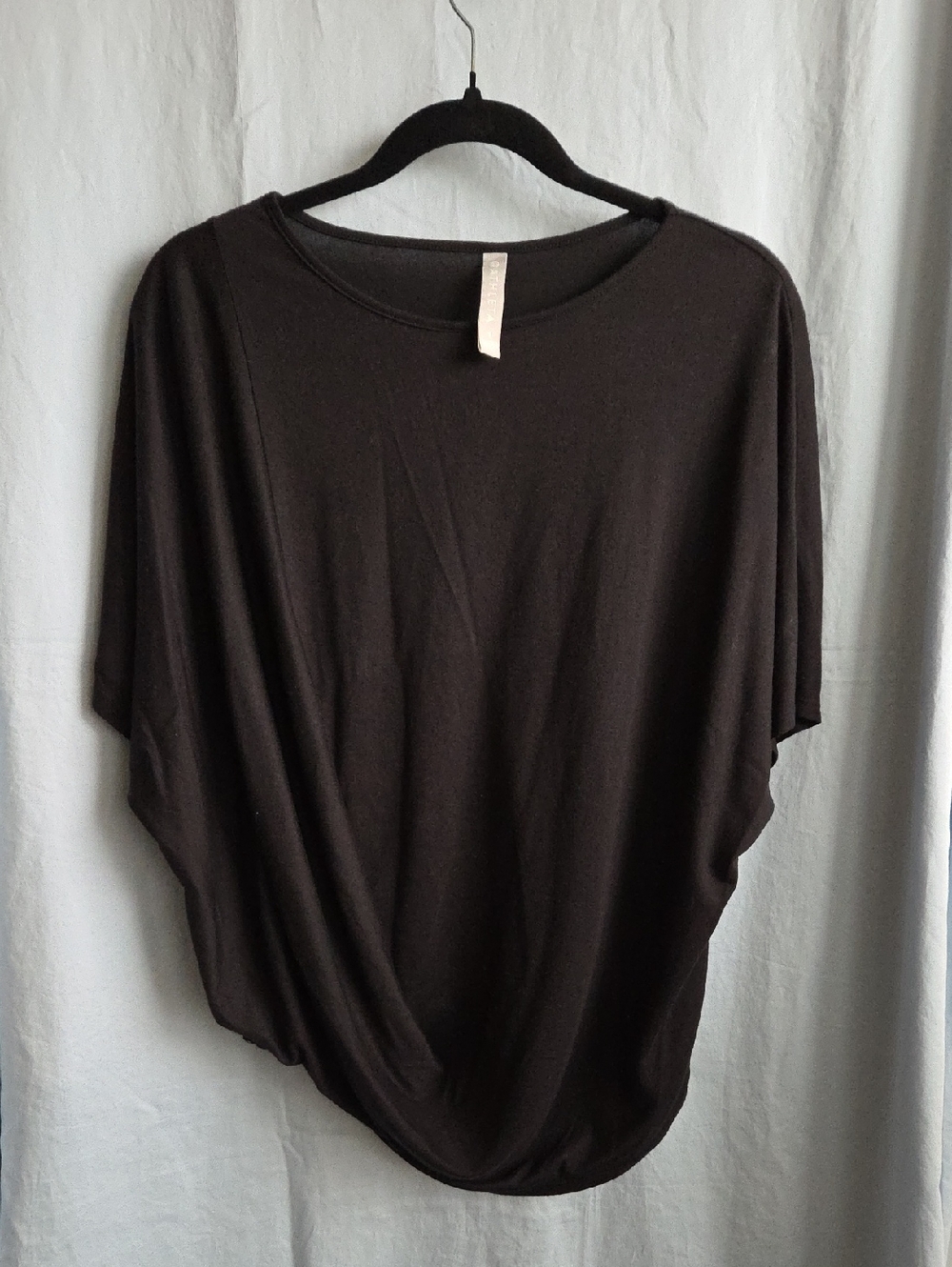 G456. Athleta Dolman Short Sleeve Drape Tee in Black - Size S